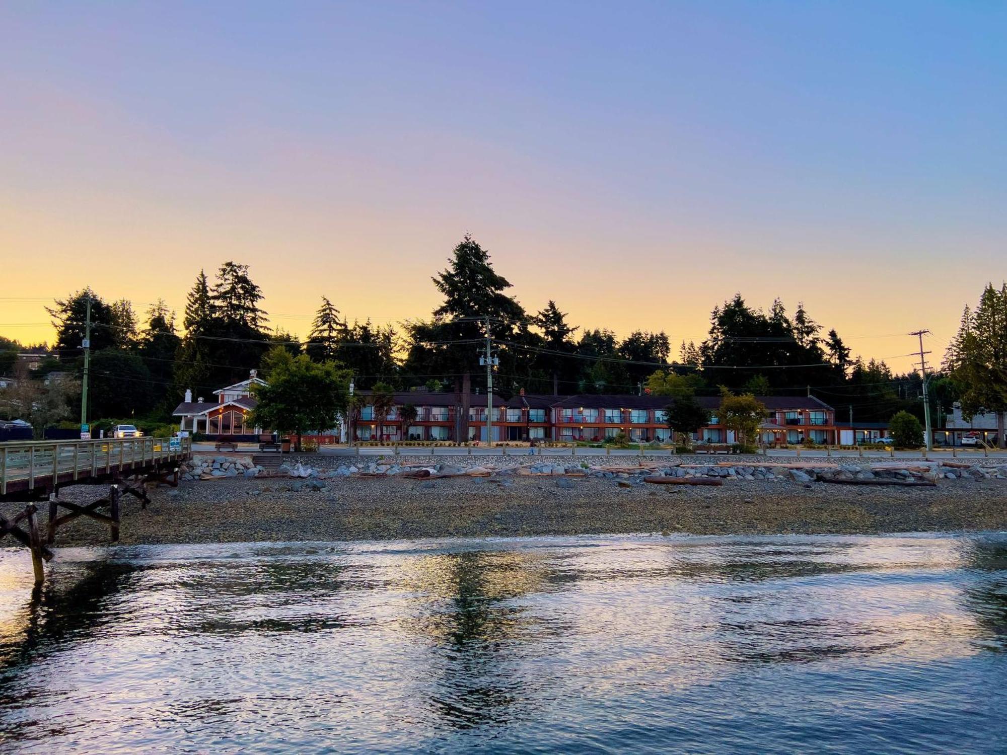 The Oceanside, A Coast Hotel Sechelt Exterior foto